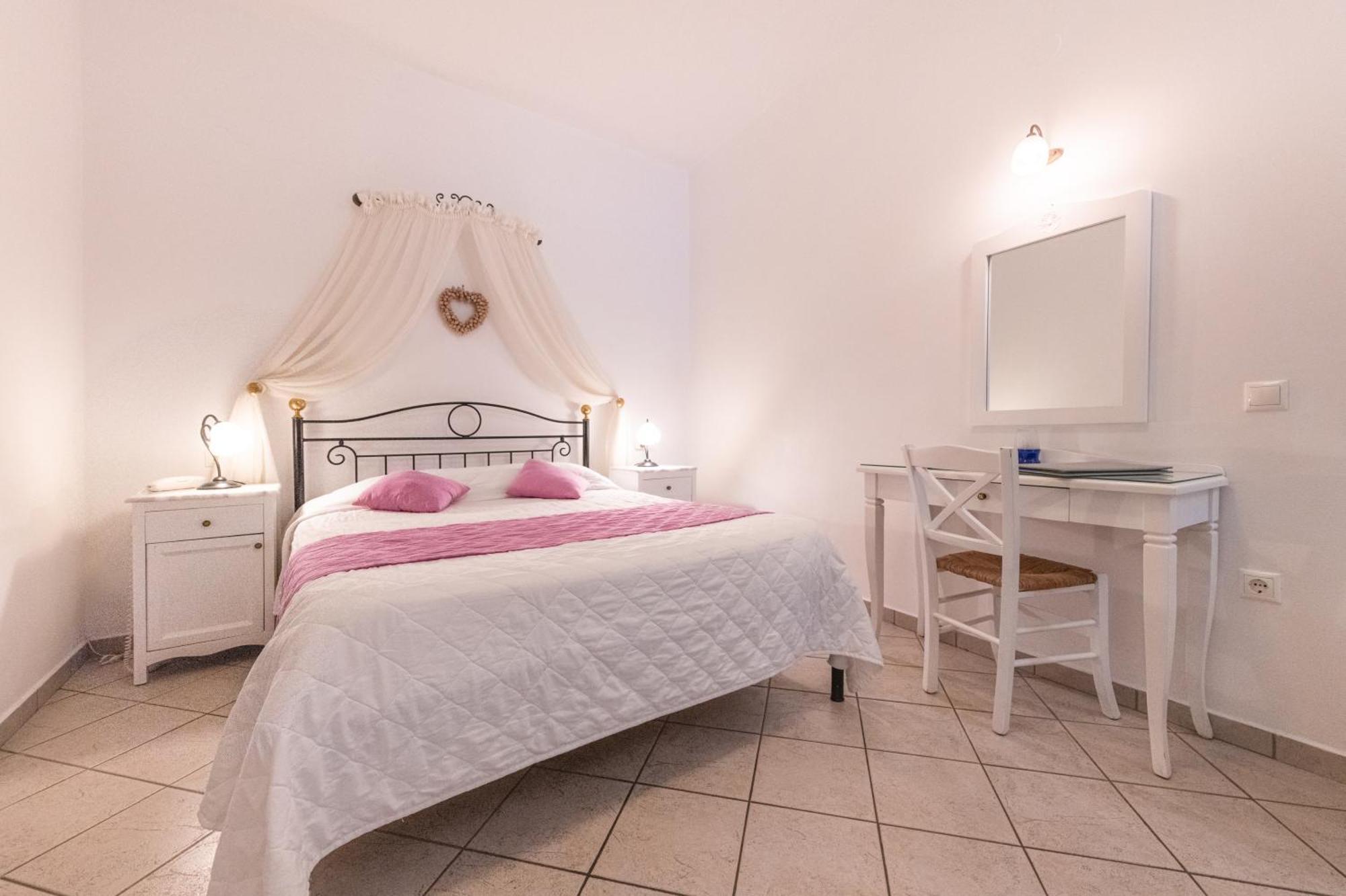 Reverie Santorini Hotel Firostefani Exterior foto